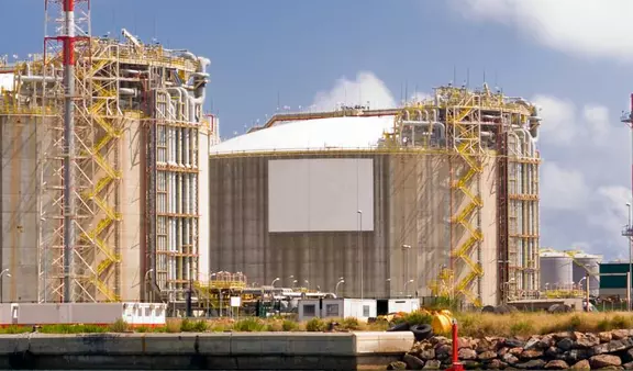 Two giant storage tanks installed by cryogenic insulation application from Imerys.