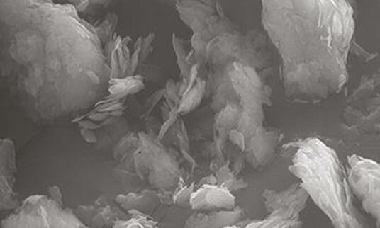 Microlamellar talc provides an optimum balance of mechanical properties, antiblocking and haze