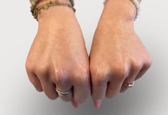 ImerCare® SunTouch leaves a silky matte finish on the skin
