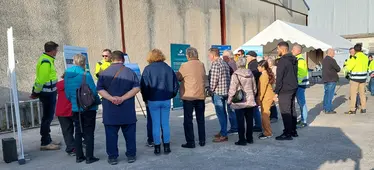 Visitors discovering the site and its many everyday applications of diatomite.