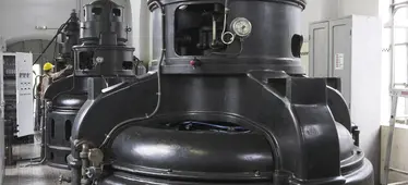 Three hydroelectric turbines harnessing the Ariège river generate 5 million kWh of renewable power each year, covering 12% of the talc plant’s needs.