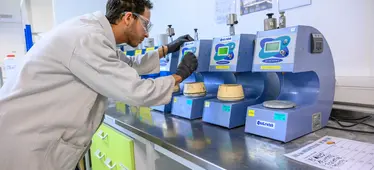 Automatic measurement of setting time of cementitious mortars